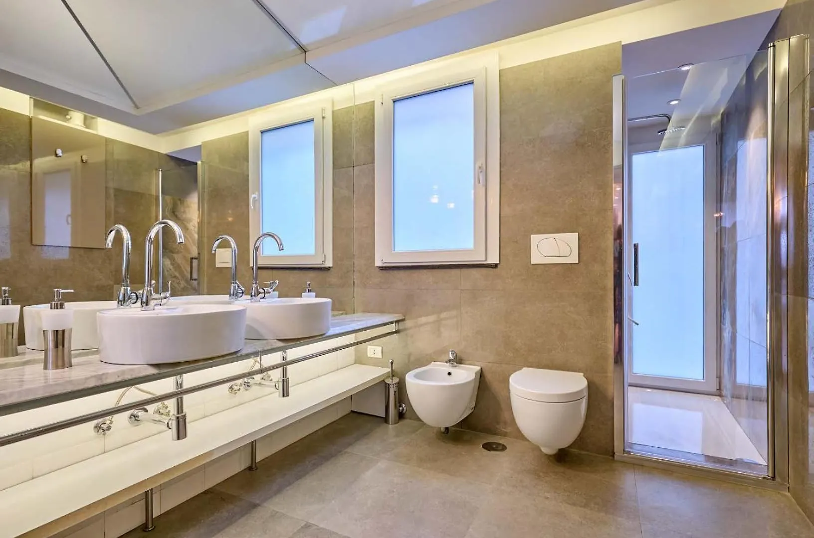 Colosseum Flat Dark Rome Holiday home