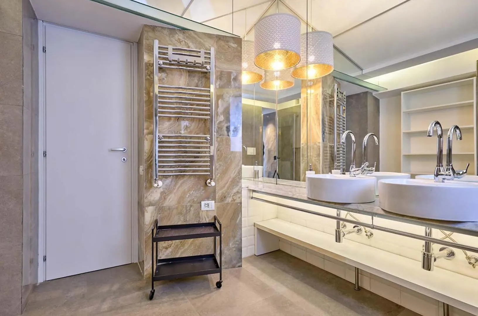 Colosseum Flat Dark Rome Holiday home