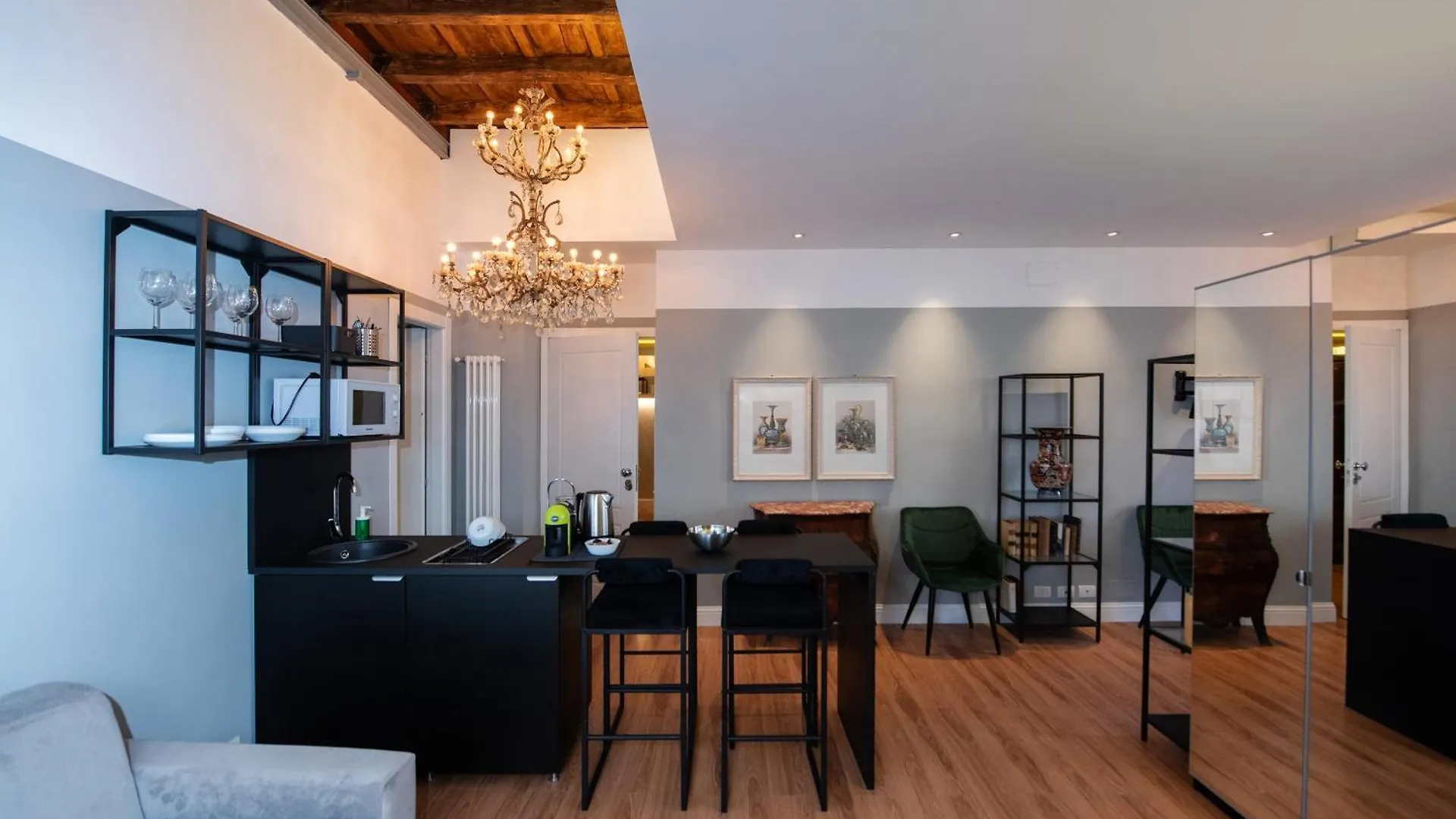 Colosseum Flat Dark Rome Holiday home