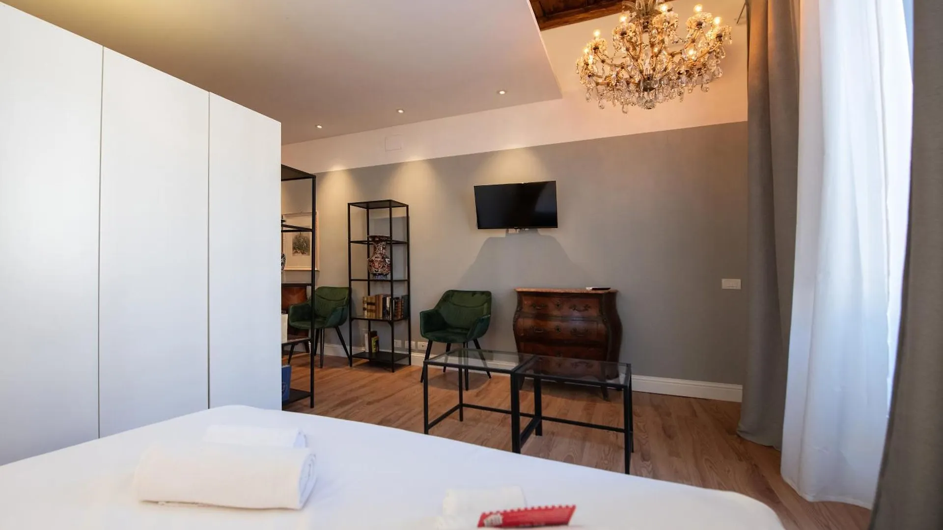 Colosseum Flat Dark Rome Holiday home