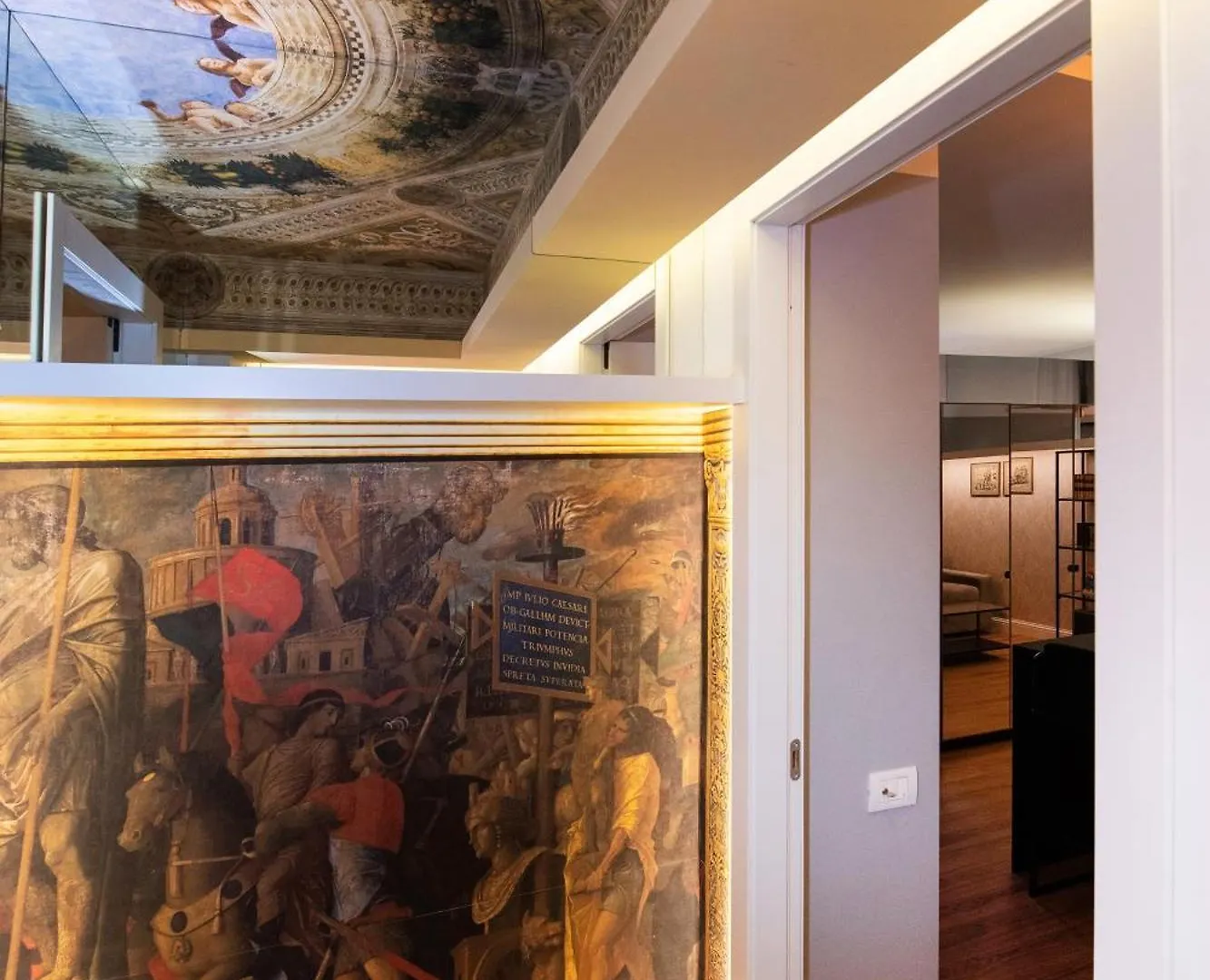 Colosseum Flat Dark Rome Holiday home