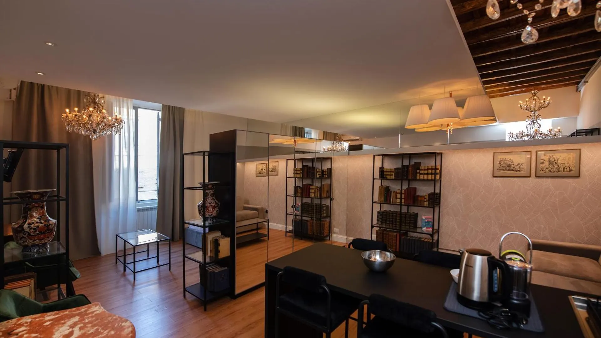 Colosseum Flat Dark Rome Holiday home